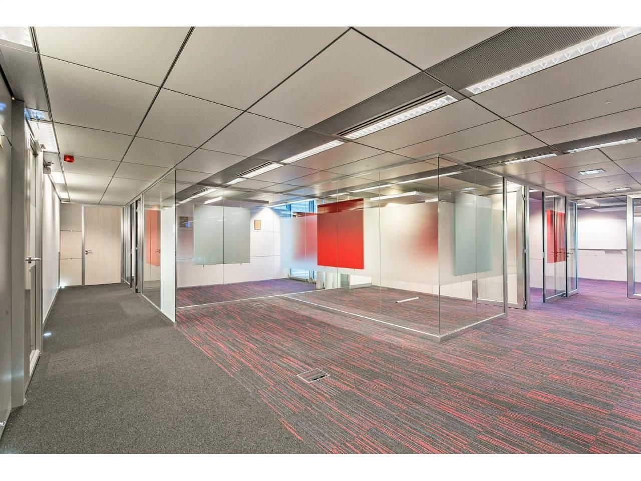 6707.9 m² pour ce bureaux en location à Puteaux