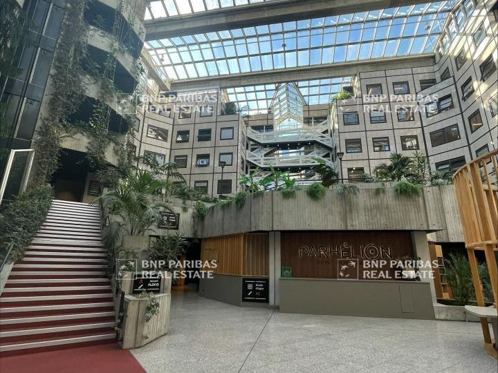 1553 m² pour ce bureaux en location à Villeurbanne