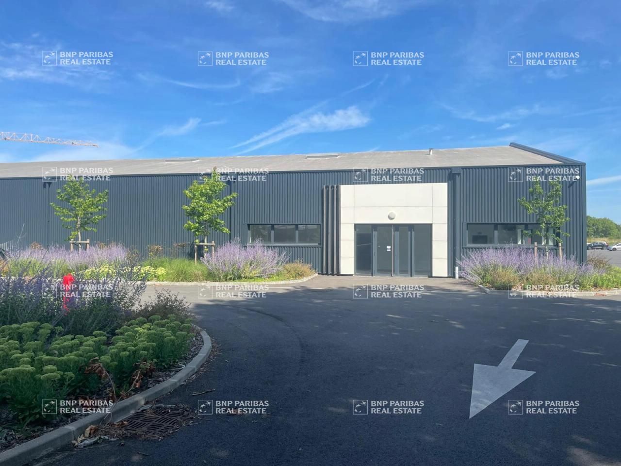 1834 m² pour ce activité en location à Neuville-en-ferrain