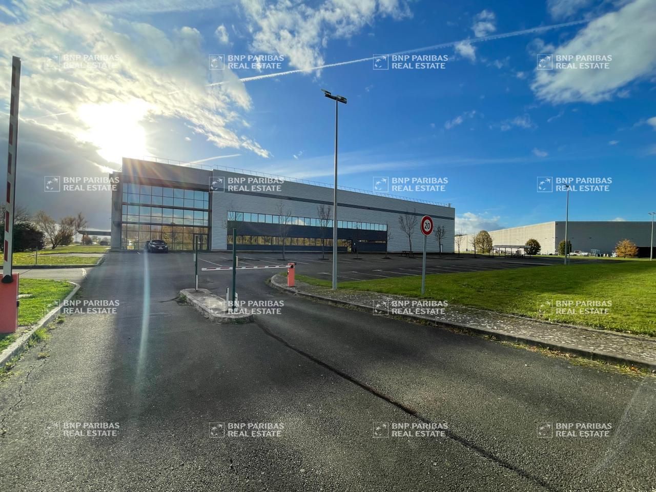 Location Entrepôts classe A 21683 m² non divisibles 45130 Meung-sur-loire