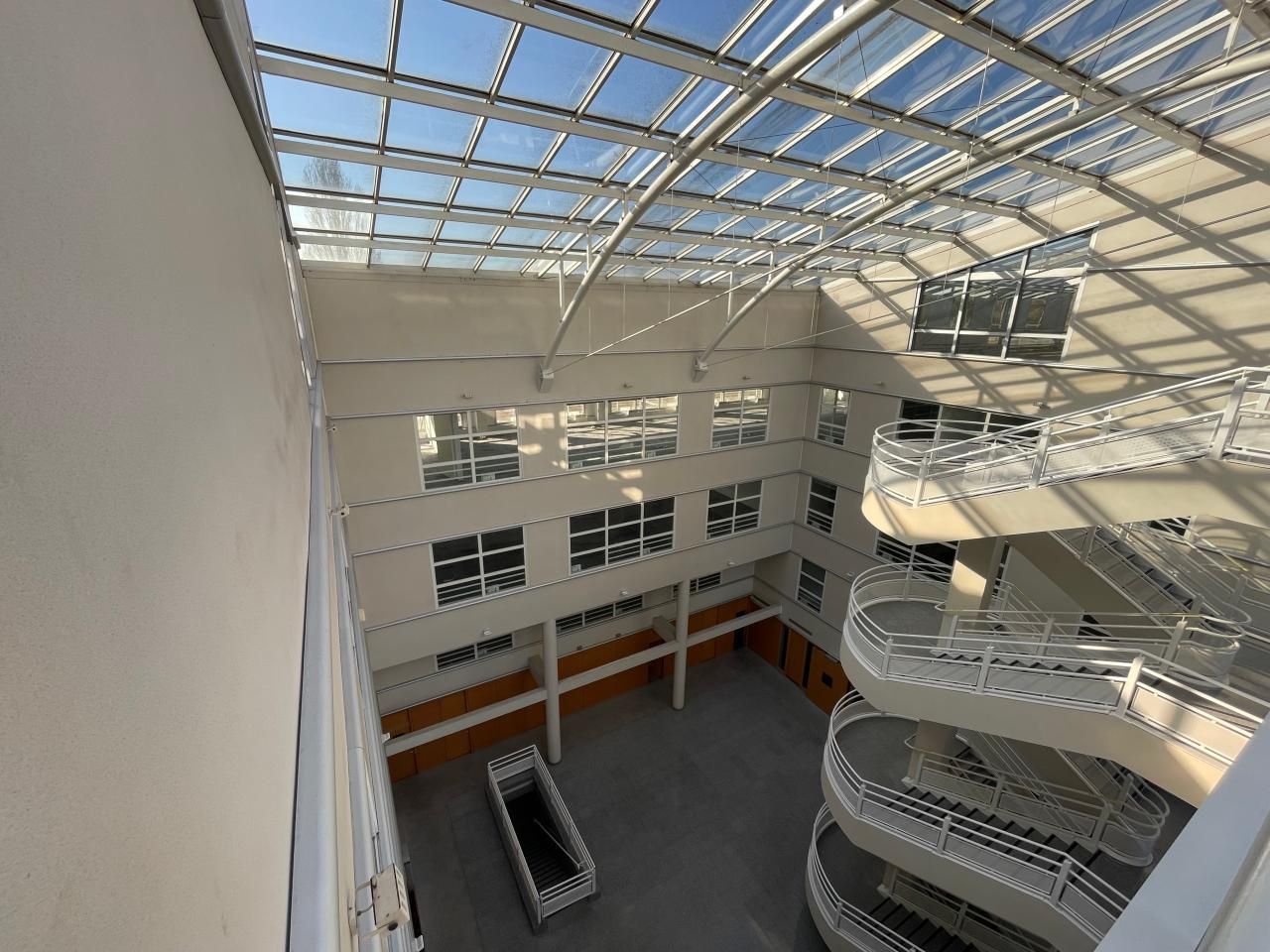 14837 m² pour ce bureaux en location à Champigny sur marne