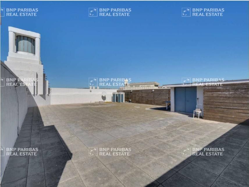 1114 m² pour ce bureaux en location à Marseille