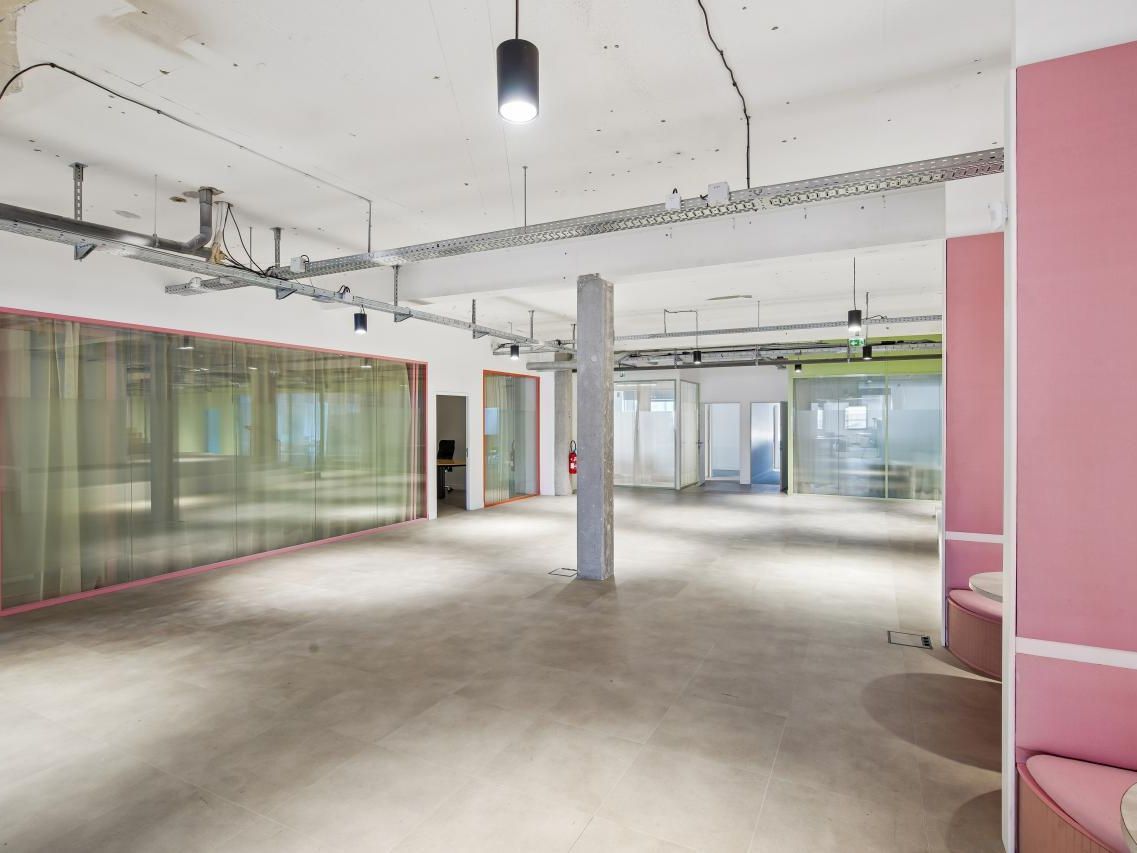 1226 m² pour ce bureaux en location à Saint ouen
