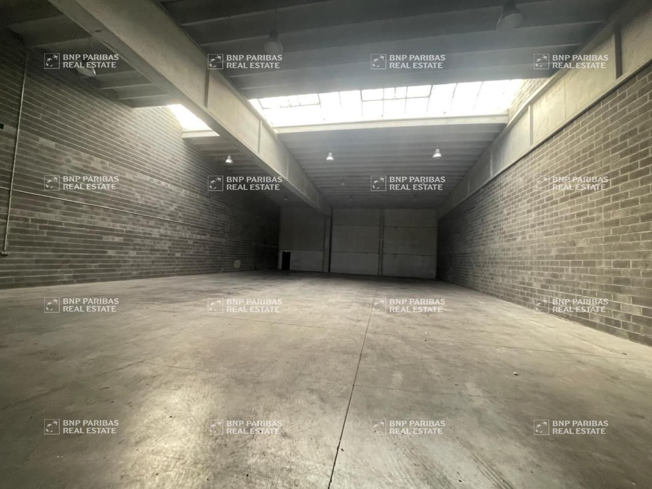 874 m² pour ce activité en location à Seclin
