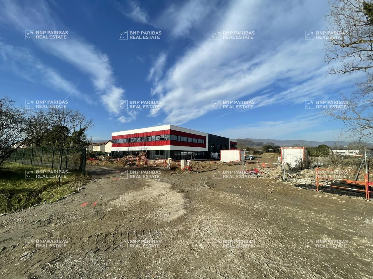 Location Mixtes 182 m² divisibles 74150 Rumilly