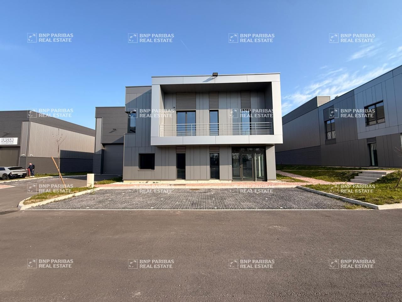 Vente PME-PMI 699.8 m² non divisibles 77181 Courtry