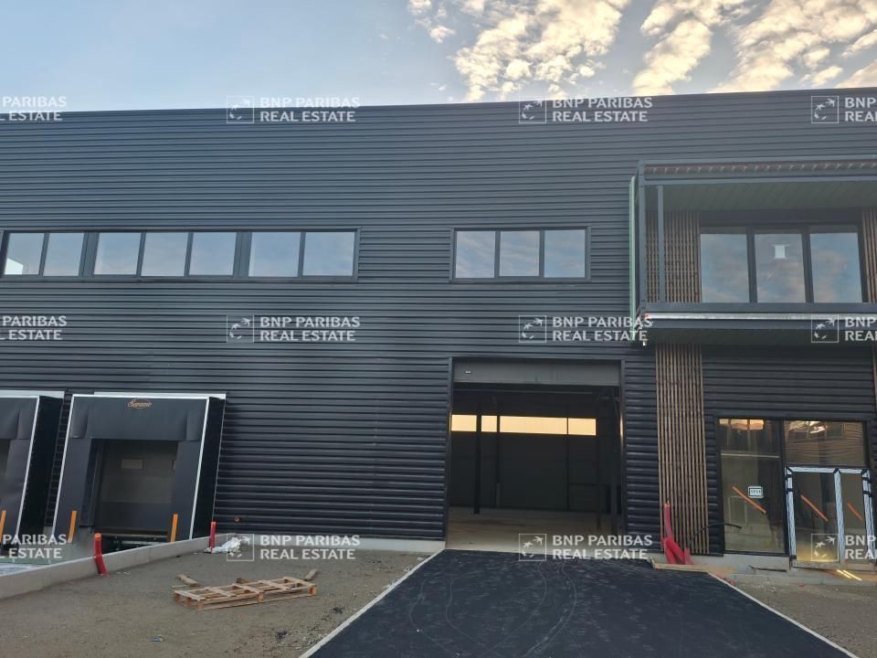 Location PME-PMI 4270.69 m² divisibles 94510 La queue-en-brie