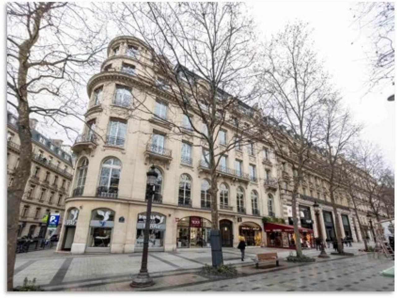 242 m² pour ce bureaux en location à Paris