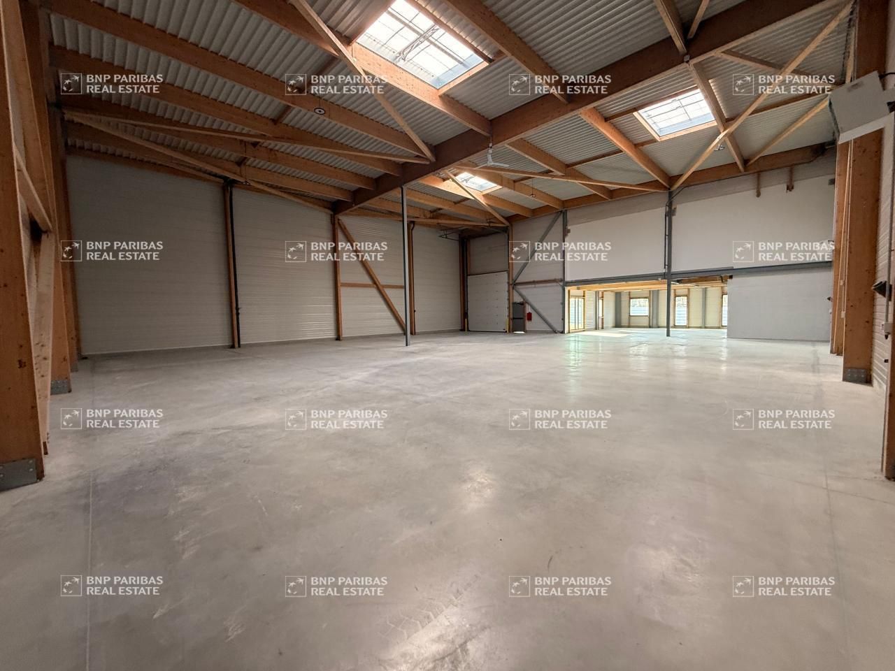 699.8 m² pour ce pme-pmi en vente à Courtry