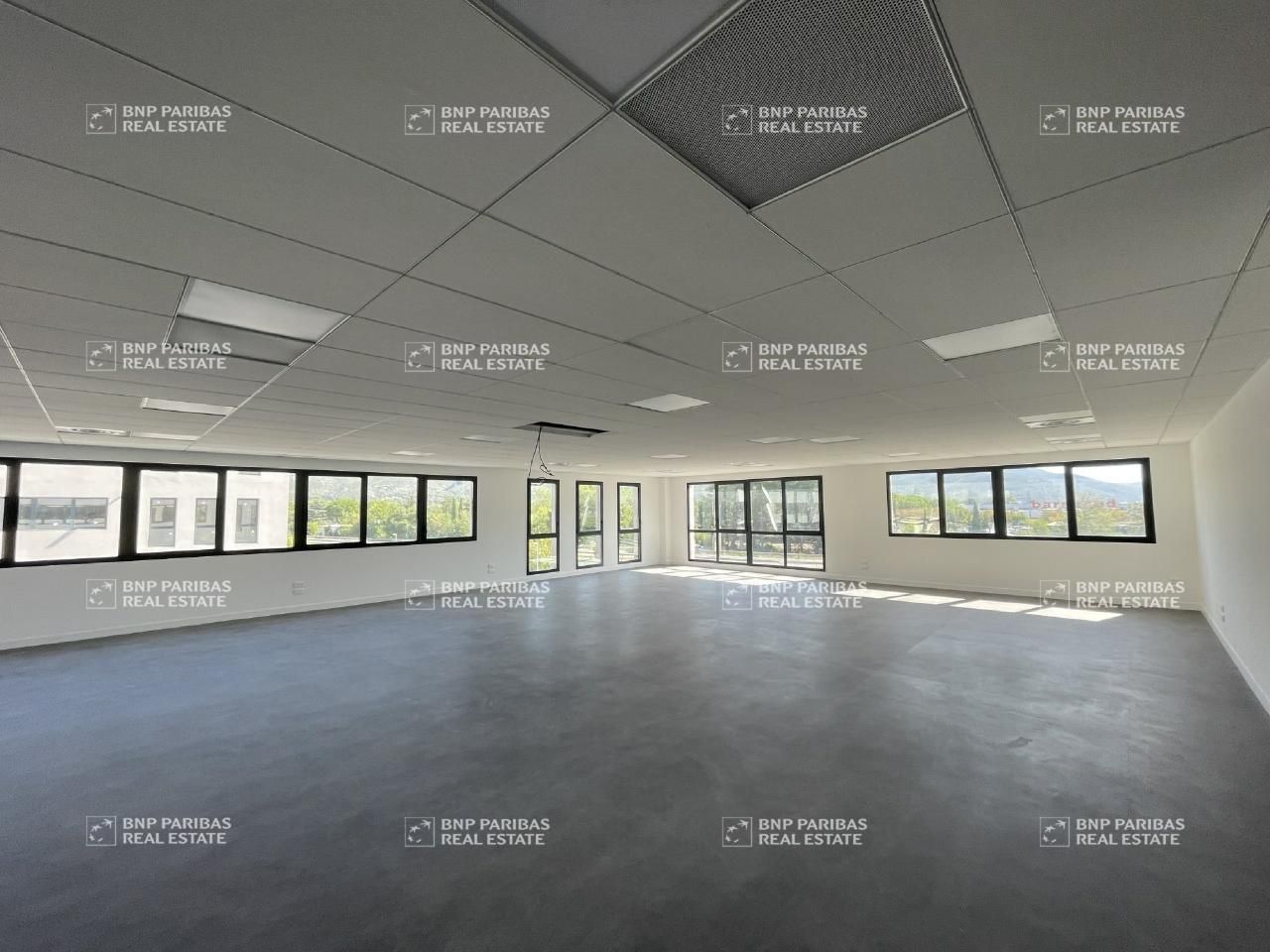 354.12 m² pour ce bureaux en location à Aubagne