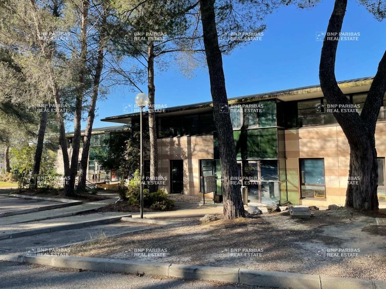 842 m² pour ce bureaux en location à Aix-en-provence