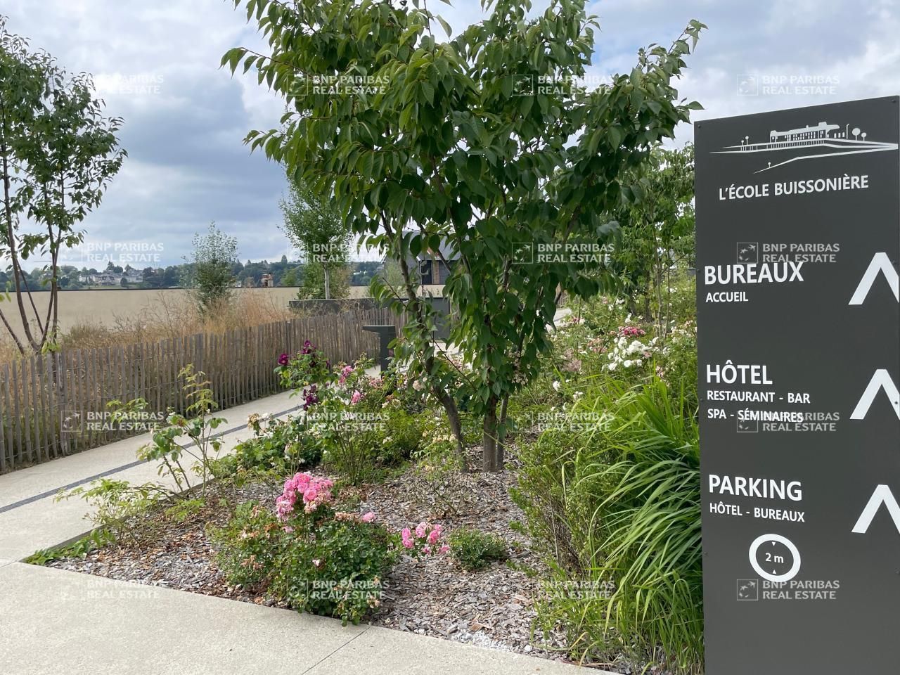 6161.23 m² pour ce bureaux en location à Rouen