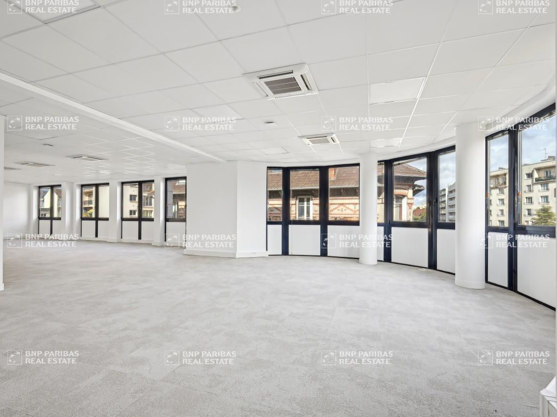 3685 m² pour ce bureaux en location à Bourg la reine
