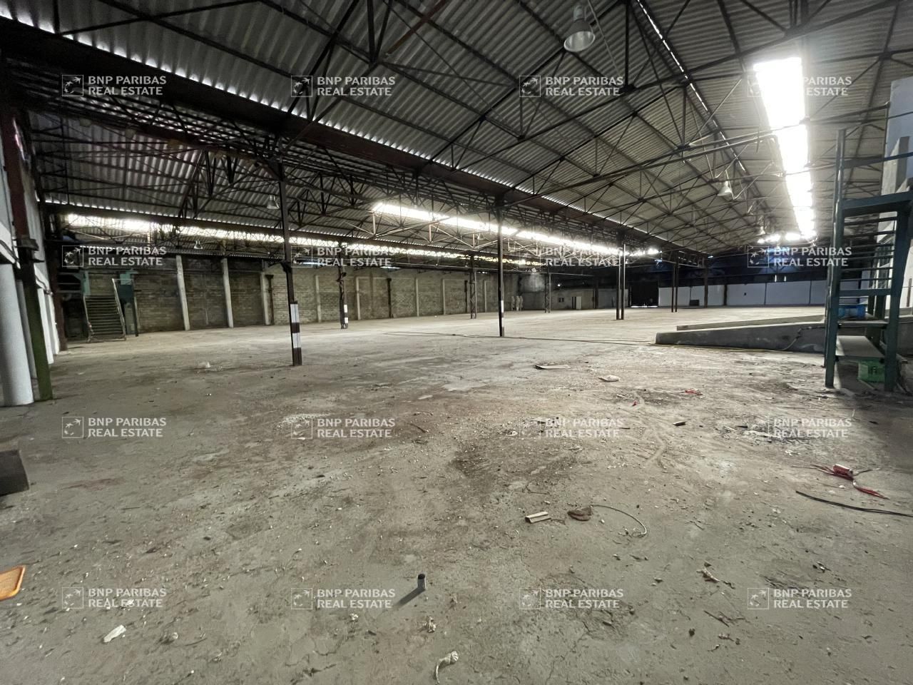3289 m² pour ce activité en location à La trinité