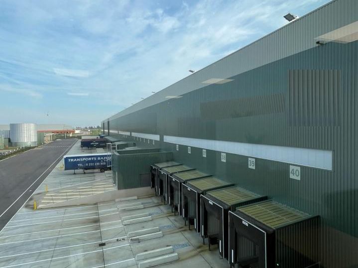 69136 m² pour cetentrepôts classe a en location à Heudebouville