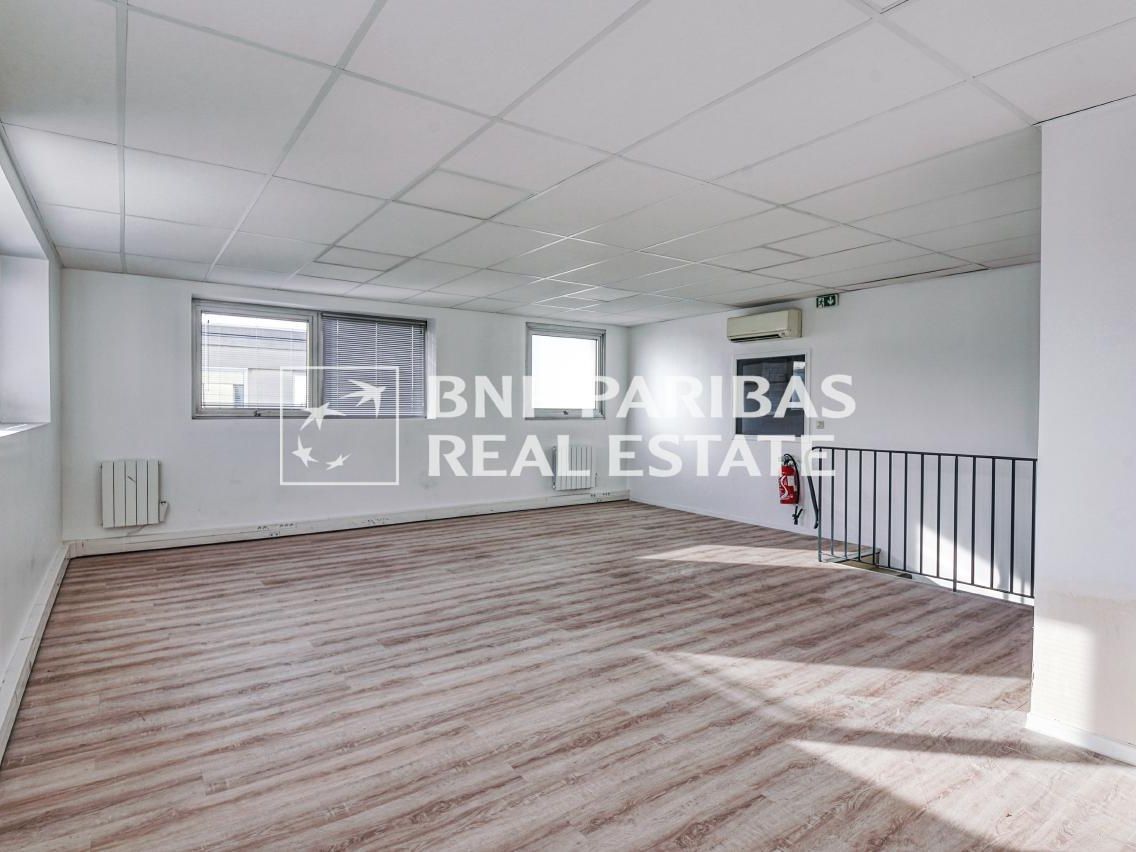 309 m² pour ce activité en location à Chilly mazarin