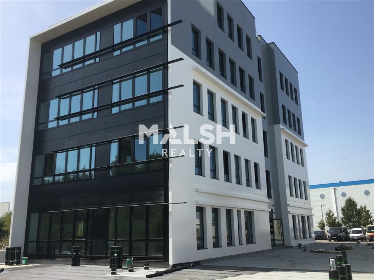 Nous vous proposons à Saint Priest, une surface d