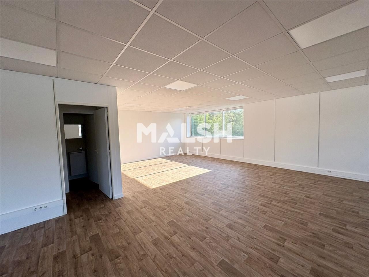 Au sein d'un parc d'activités clos et sécurisé pa