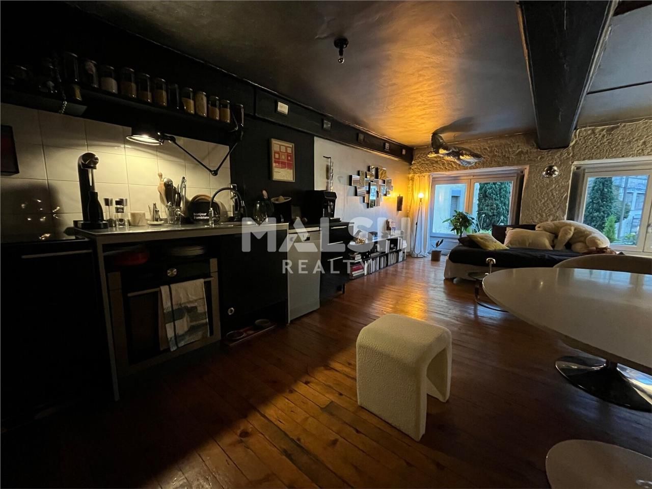 Nous vous proposons à la location un local commer