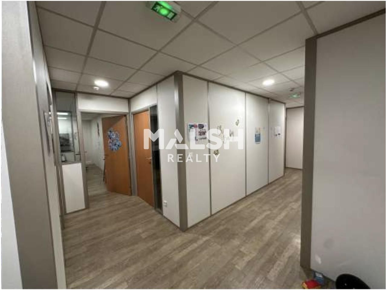 Dans un parc tertiaire récent offrant de très bon