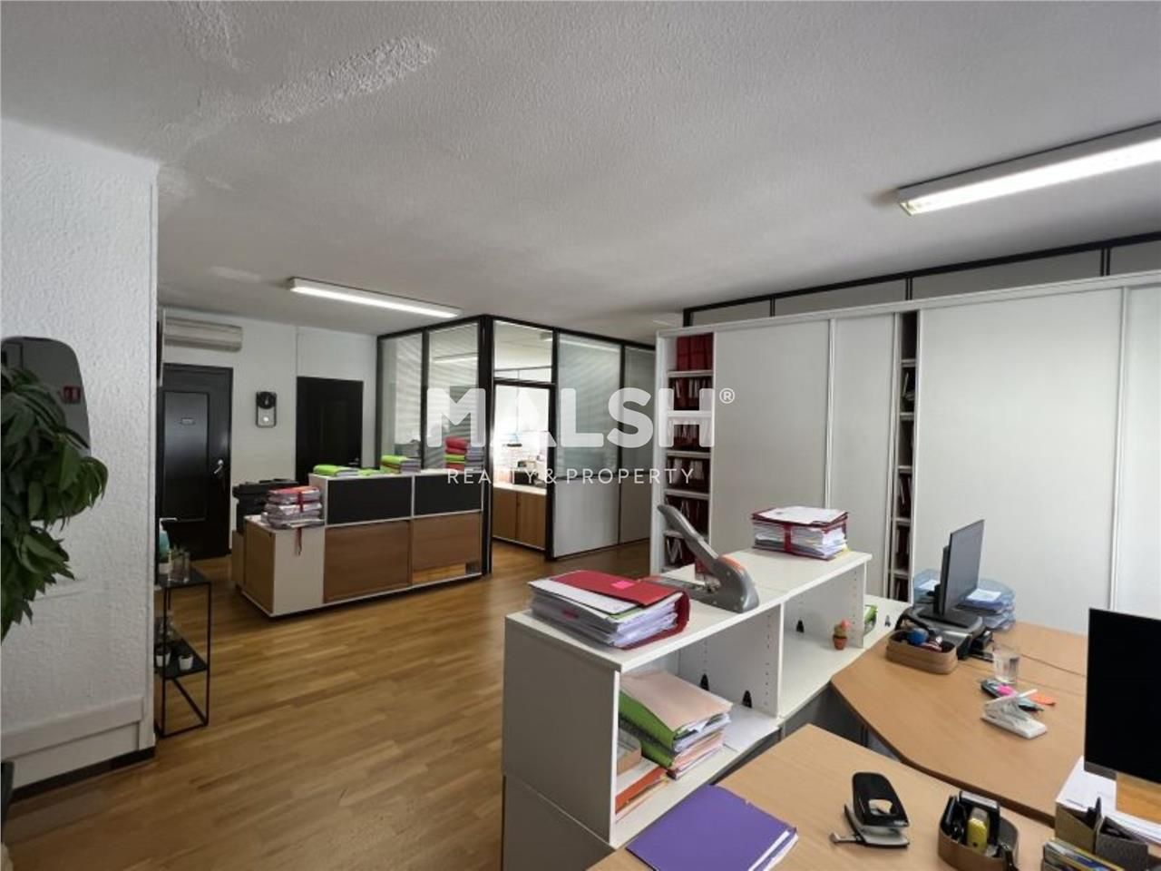 Au sein d'un immeuble de bureaux, nous vous propo