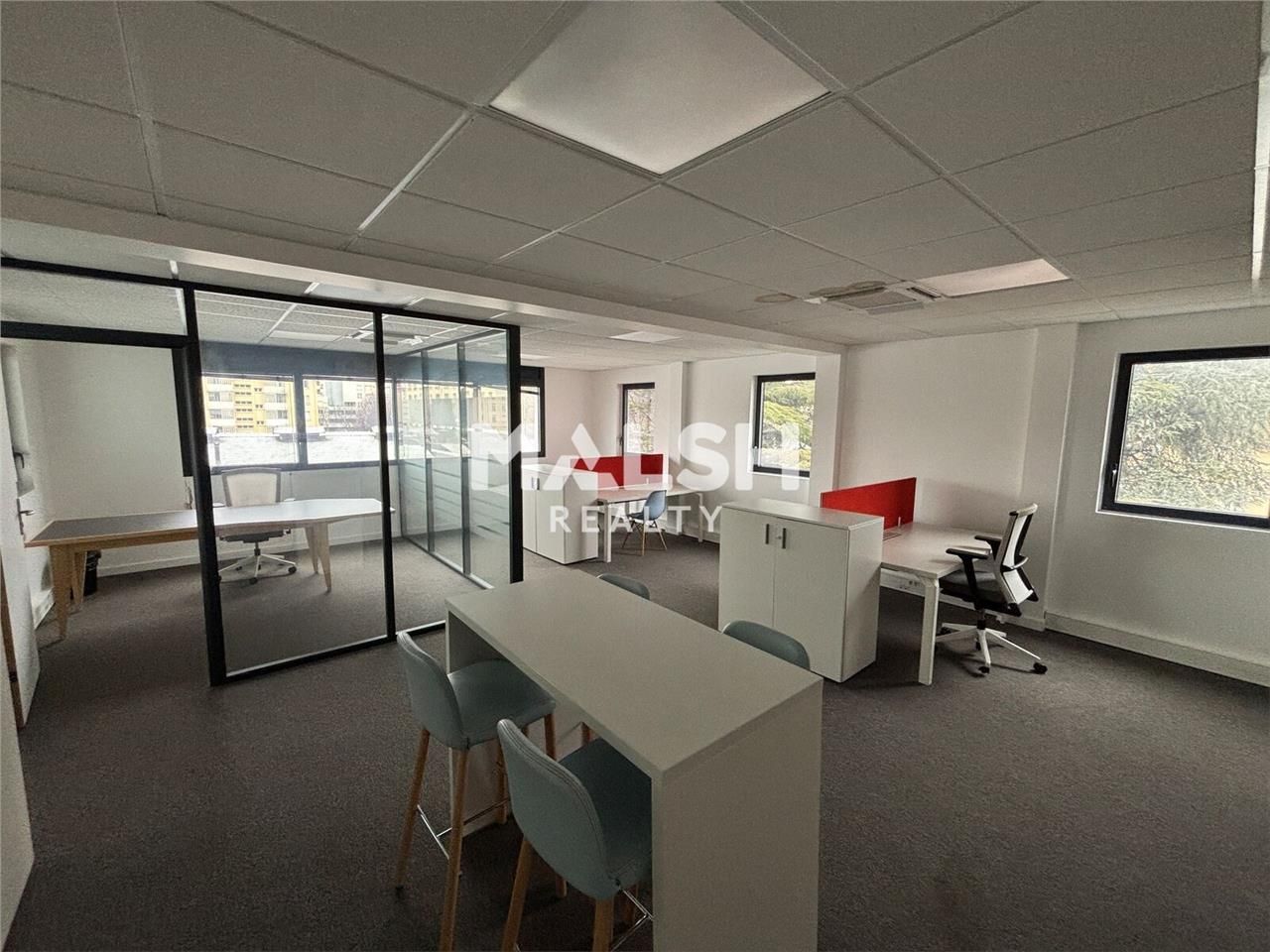 Nous vous proposons à la location deux lots de bu