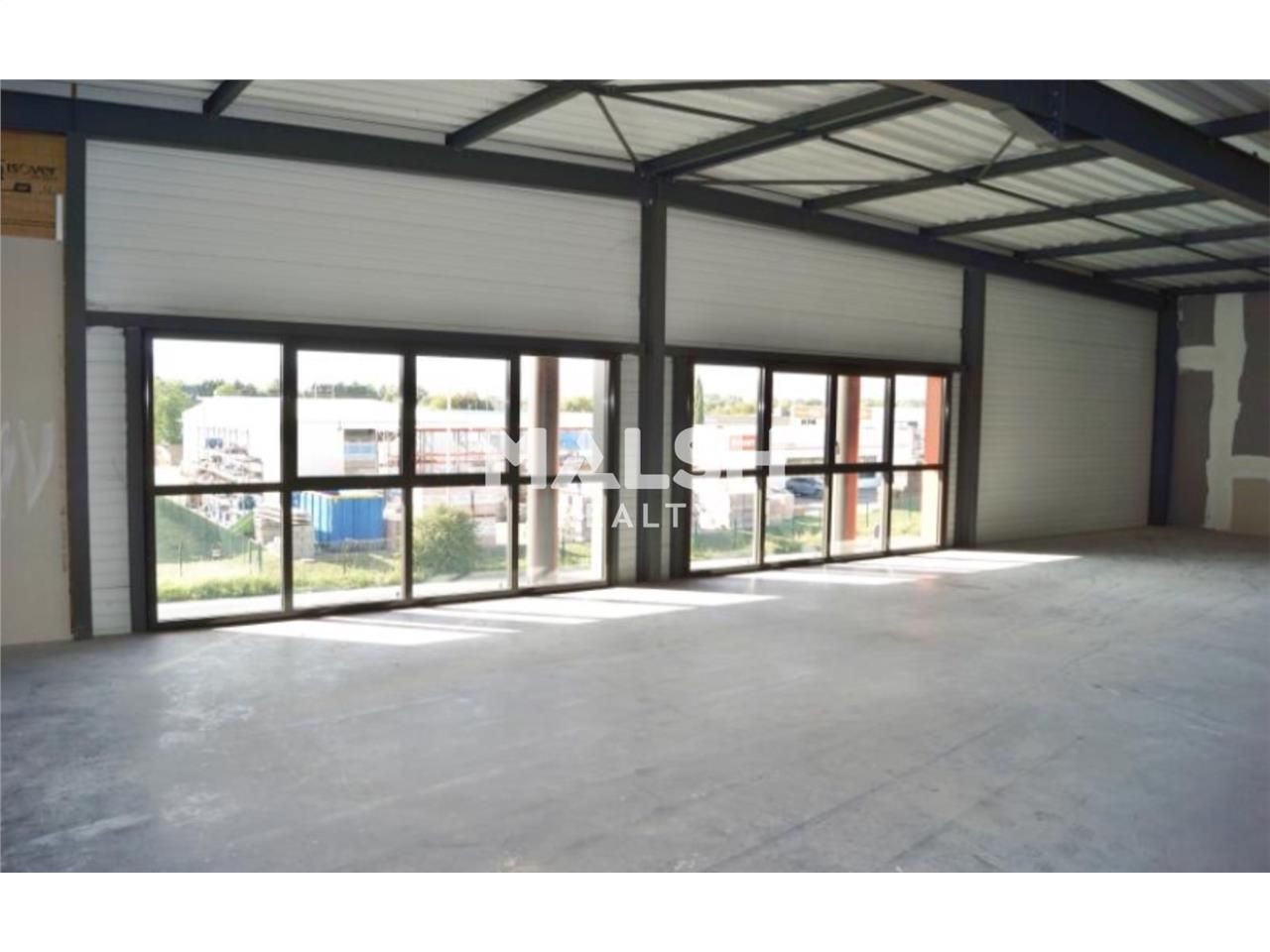 Sur un terrain de 5 000 m² arboré et entretenu, n