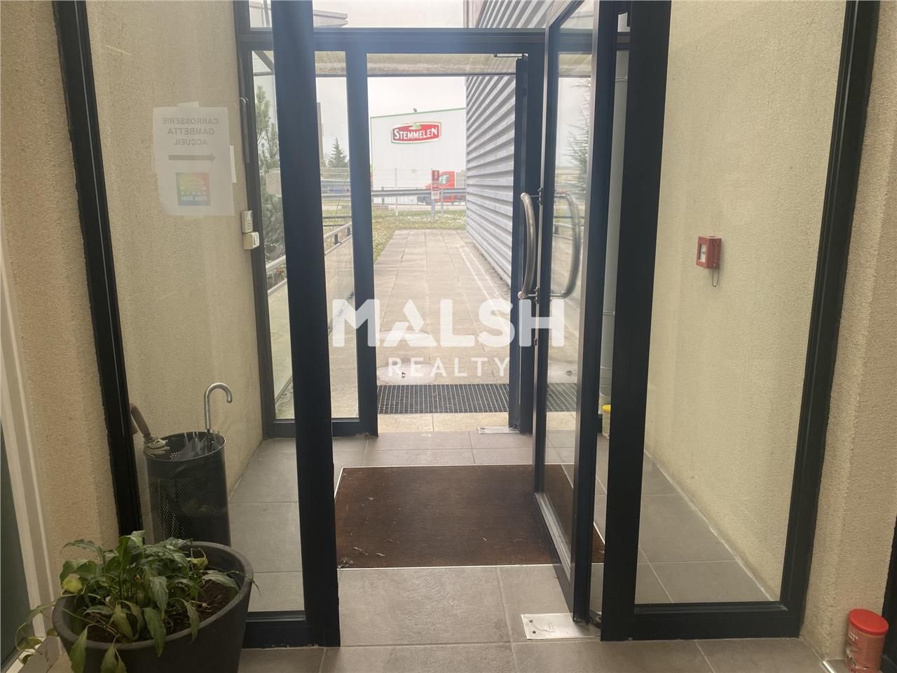 Nous vous proposons au sein d'un bâtiment mixte s