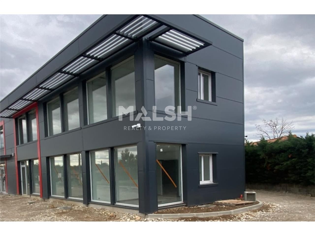 Situé à 1 min de la sortie d'autoroute de Chanas,