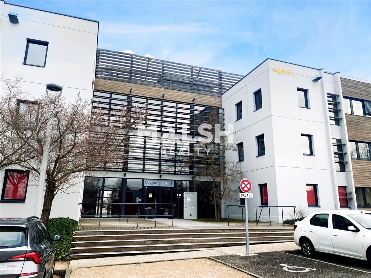 Situé au bord de l'A43, le Parc Technologique de 