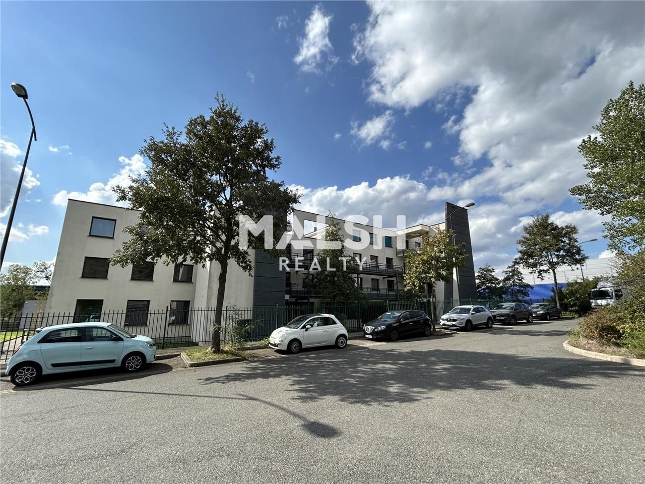 Nous vous proposons au coeur de la ZAC de Sacuny,