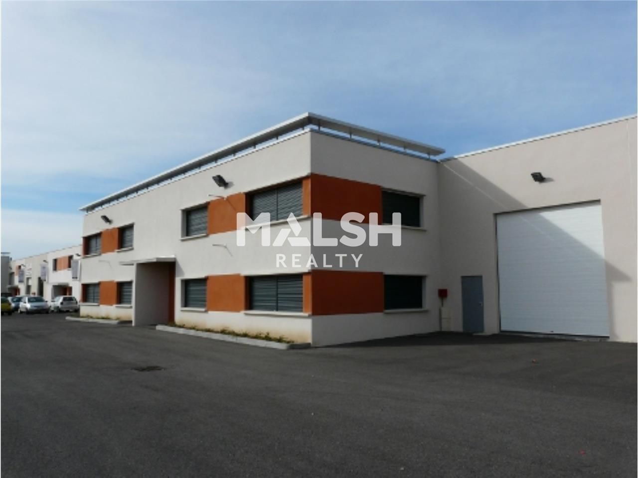 Au sein d'un parc d'activités récent, clos et séc