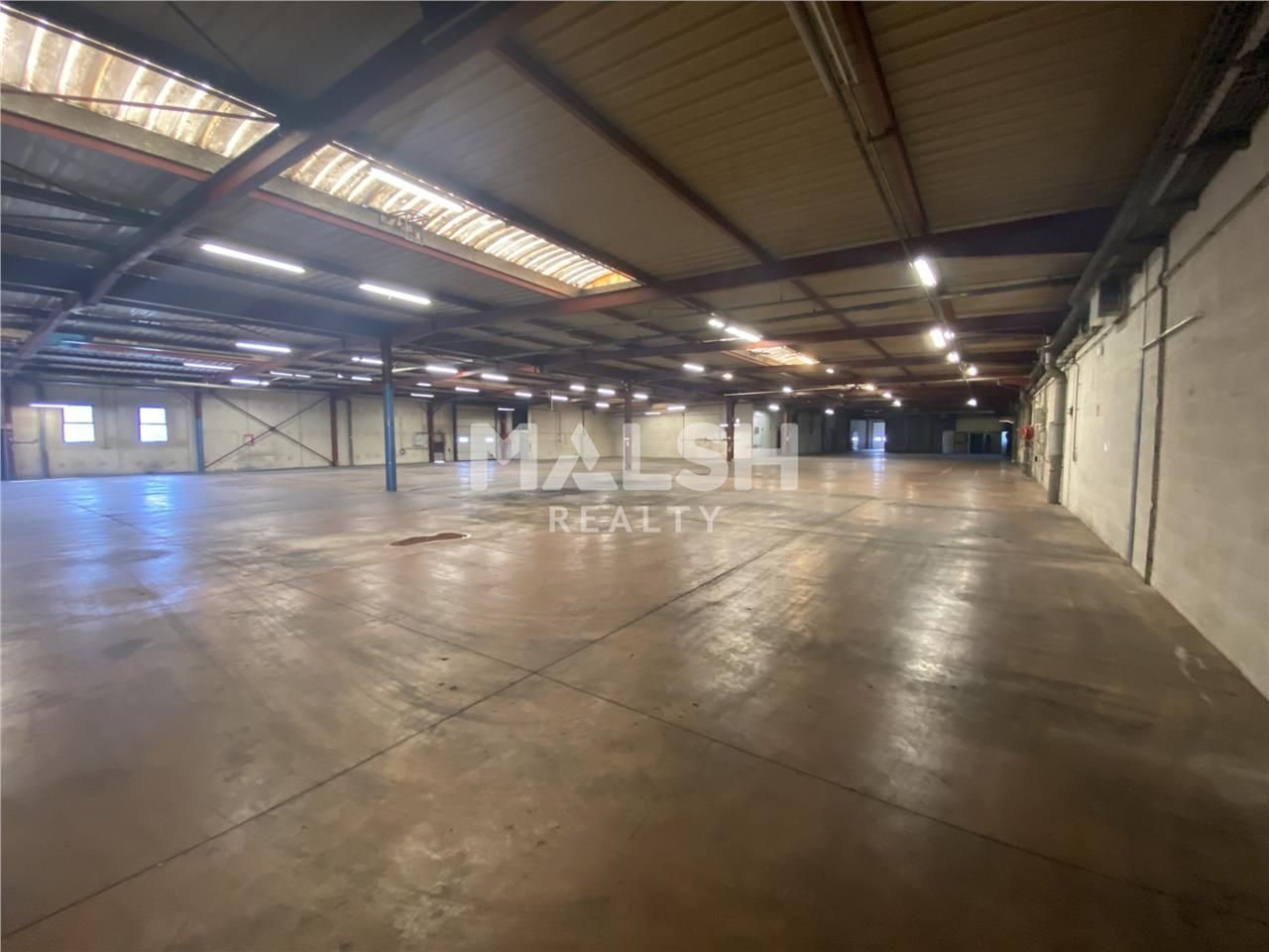 Sur un terrain indépendant et clos de 10 757 m², 