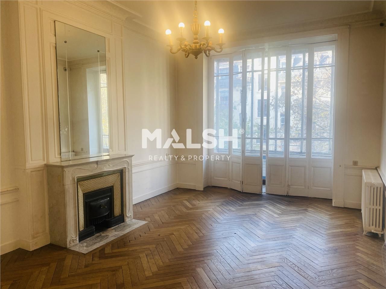 Nous vous proposons à la location, une surface de