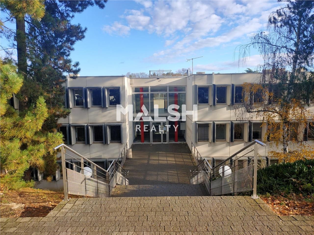 Nous vous proposons des bureaux à la vente d'une 