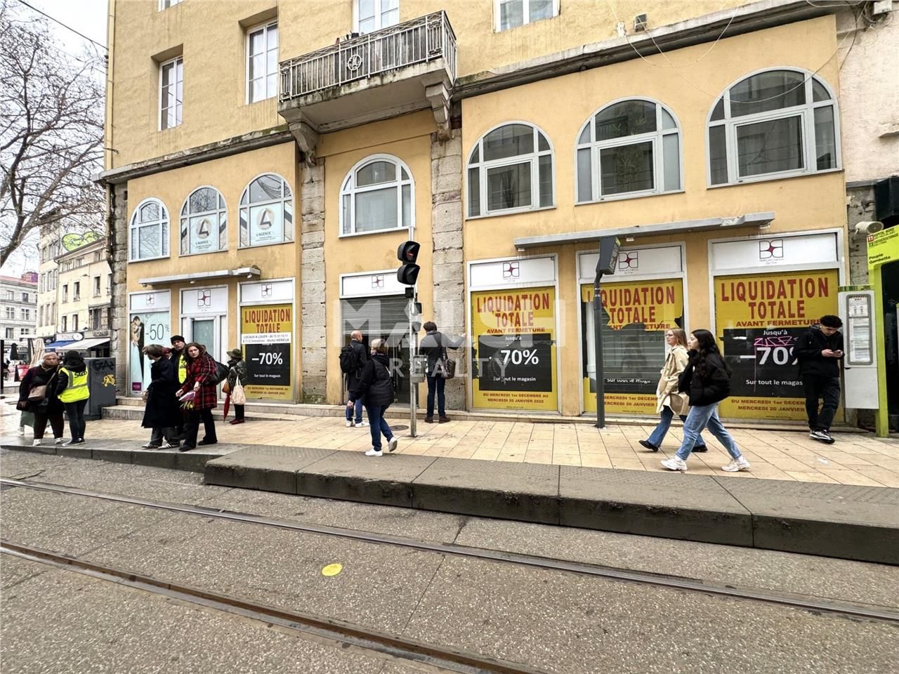 Nous vous proposons à la location un local commer