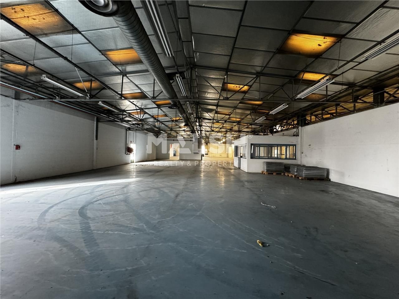 Sur un terrain indépendant de 12 880 m², nous vou