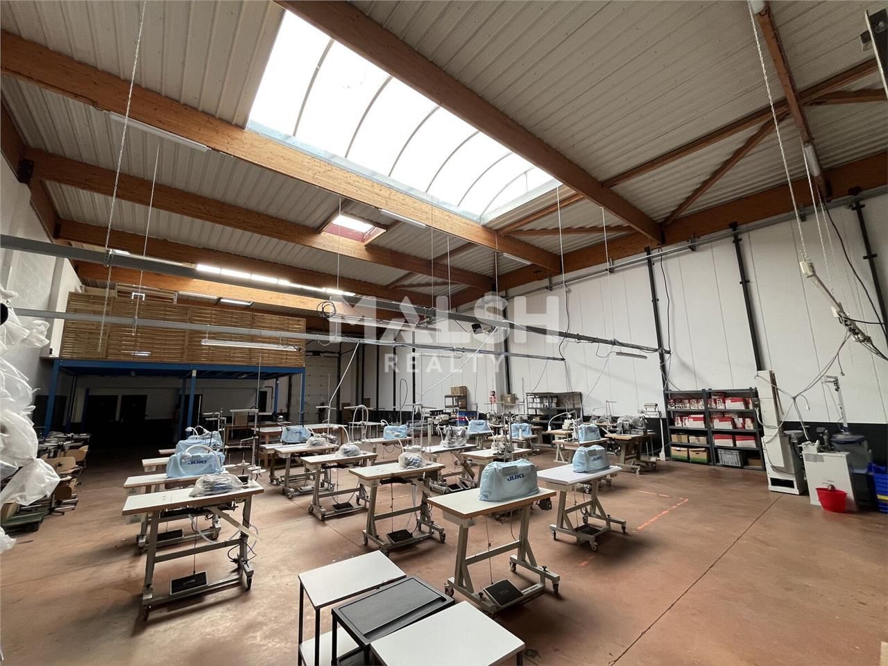 Dans un parc d'activités clos, nous vous proposon