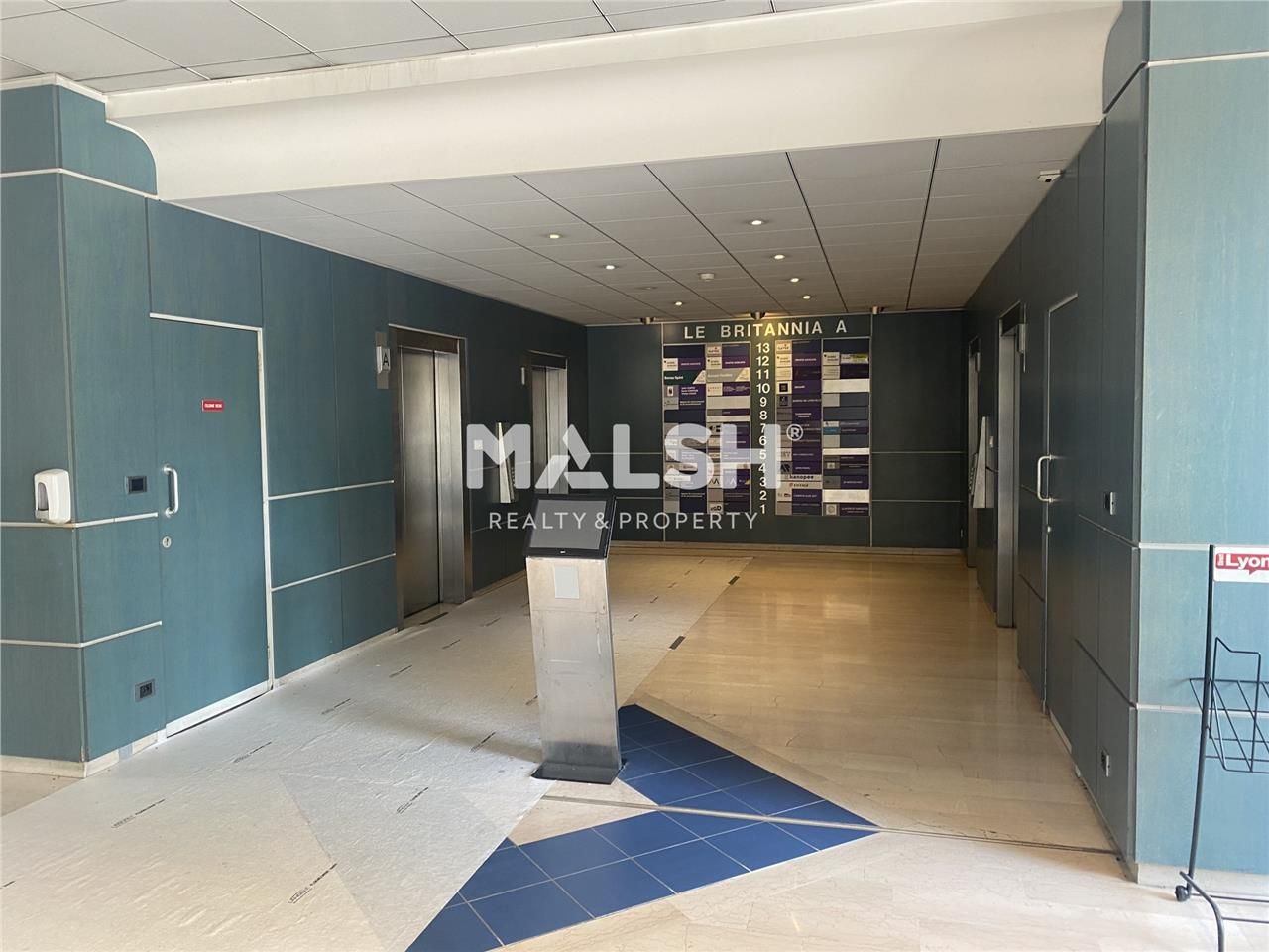 Nous vous proposons à la location 447 m² de burea