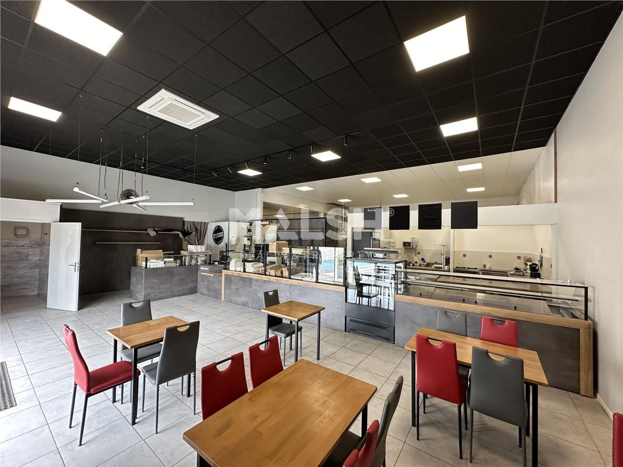 En bordure de la RN7, nous vous proposons à la lo