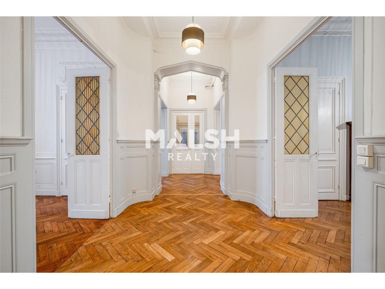 Nous vous proposons à la vente, des bureaux de pr