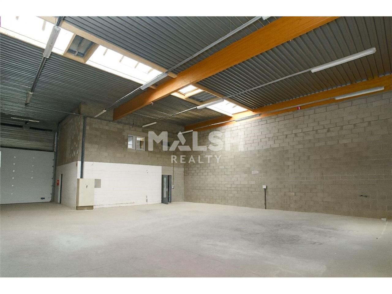 Au sein d'un parc d'activités clos et sécurisé, n