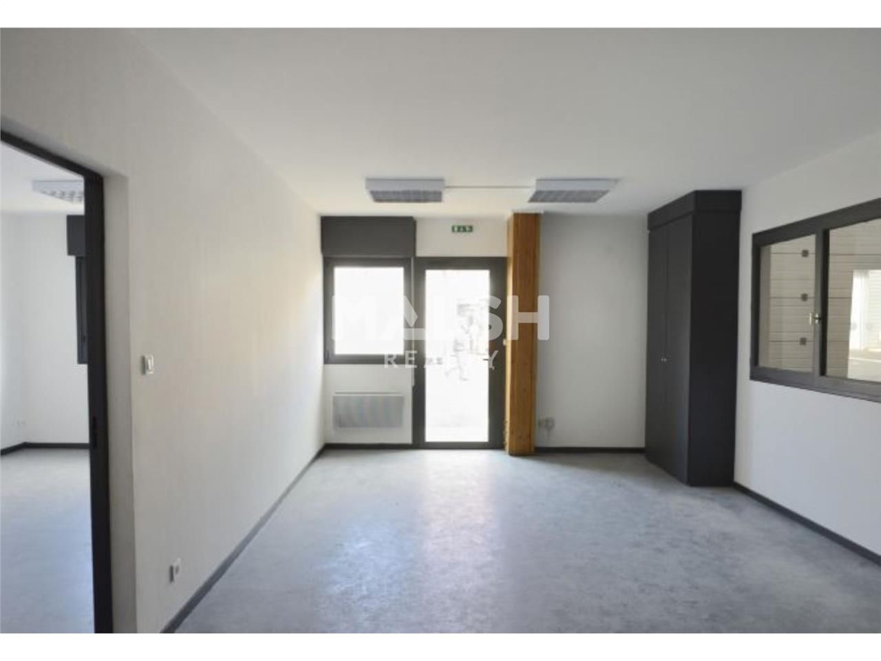 Au sein d'un parc d'activités clos et sécurisé, n