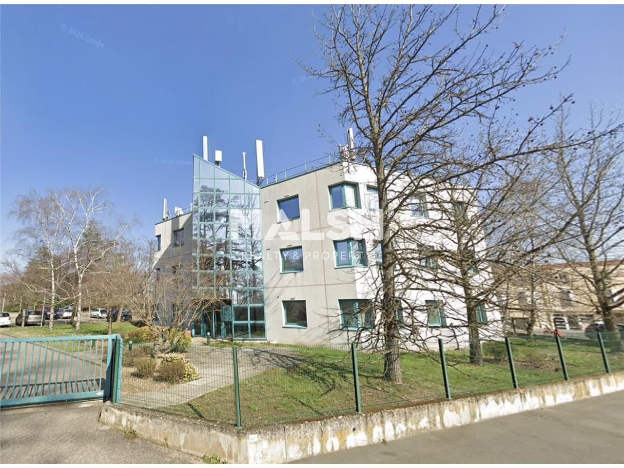 Nous vous proposons à louer à Charbonnières-les-B