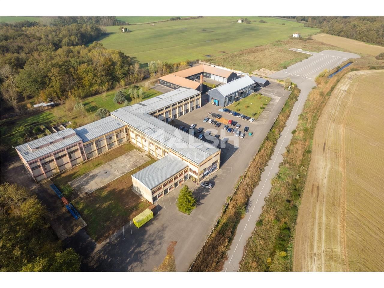 Sur un terrain indépendant et clos de 22 045 m², 