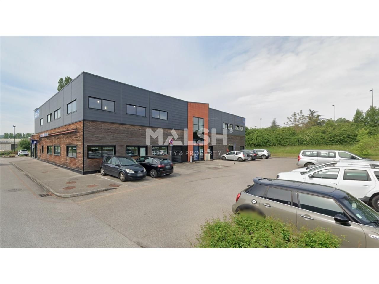 Au sein de la zone commerciale des Sayes de l'Isl