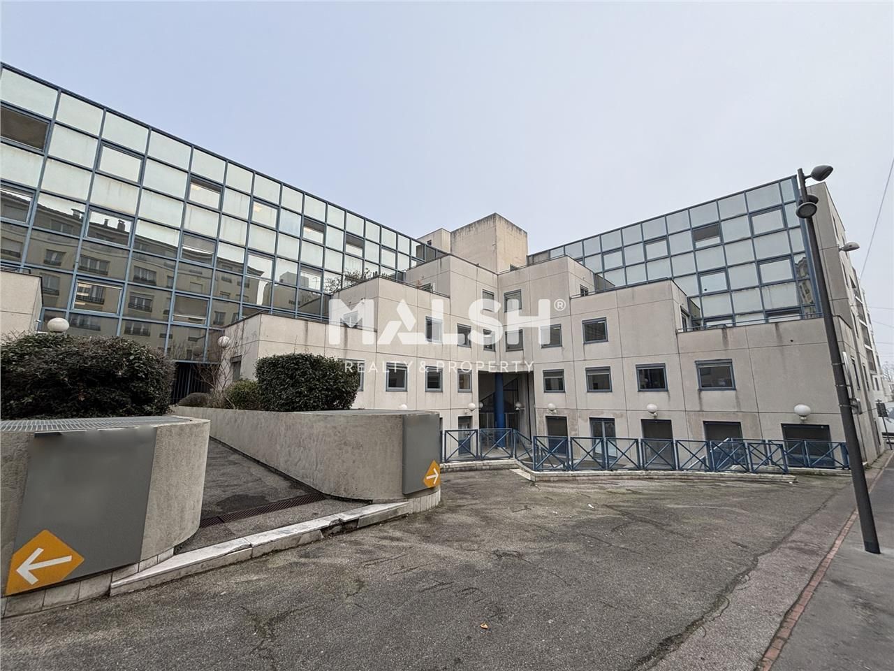 Nous vous proposons à la vente , ces bureaux de 1