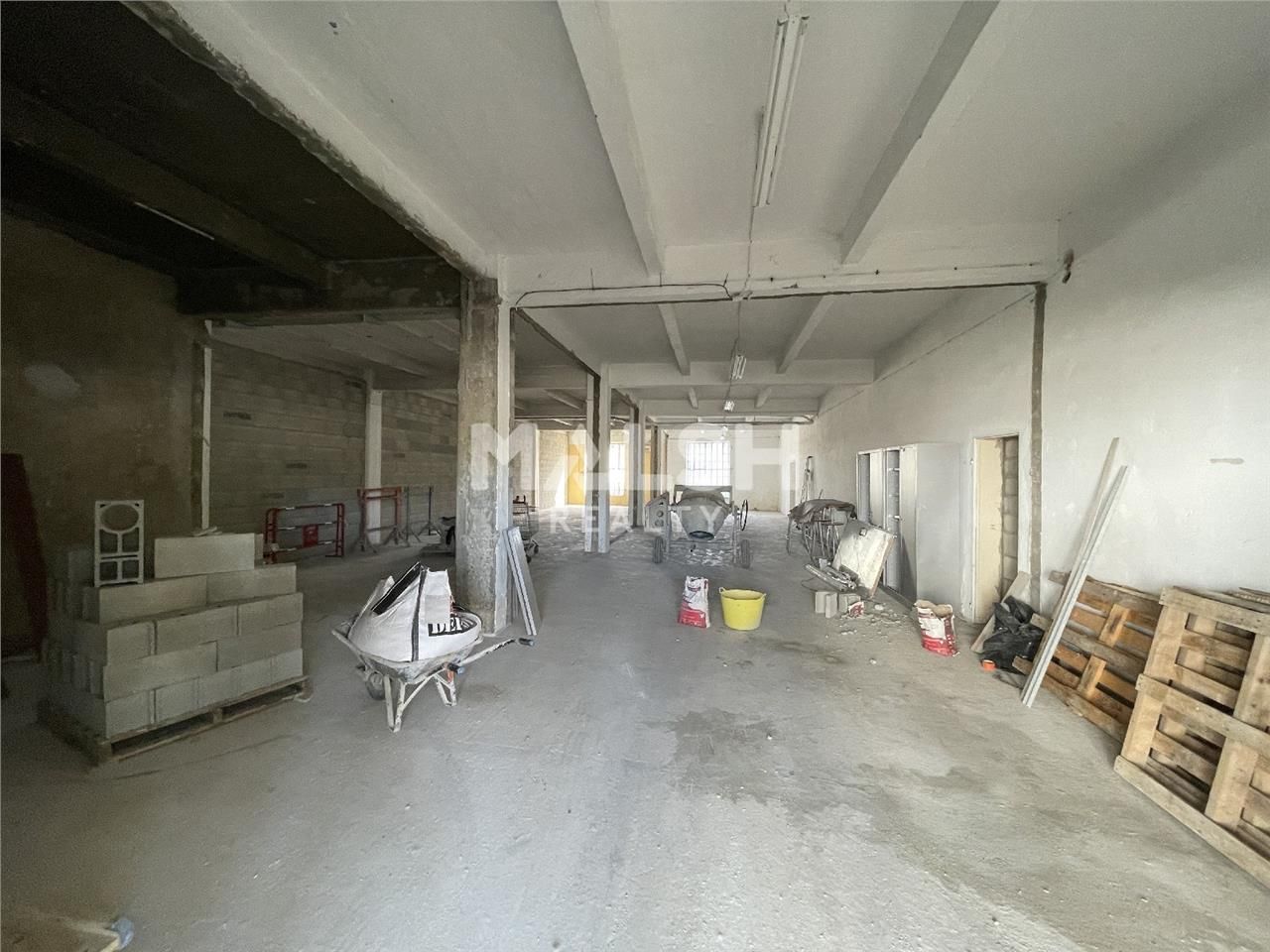 Dans un bâtiment en cours de réhabilitation et de