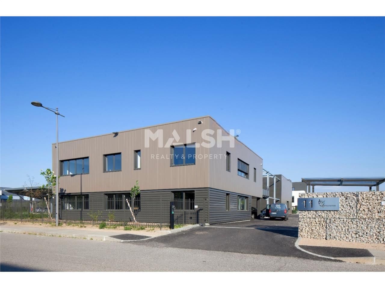 Sur un terrain indépendant, clos et sécurisé de 2