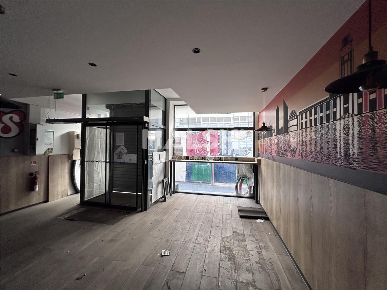 Nous vous proposons à la location, un local comme